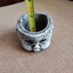 Doll face plant holder